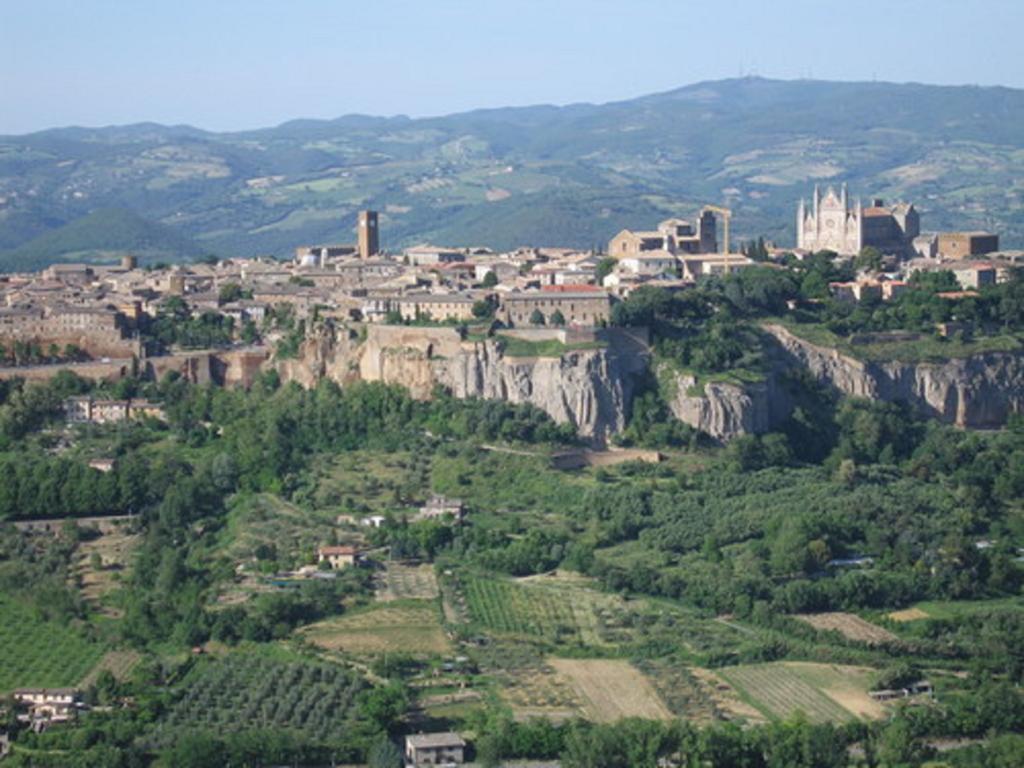 Hotel Valentino Centro Storico Orvieto Buitenkant foto